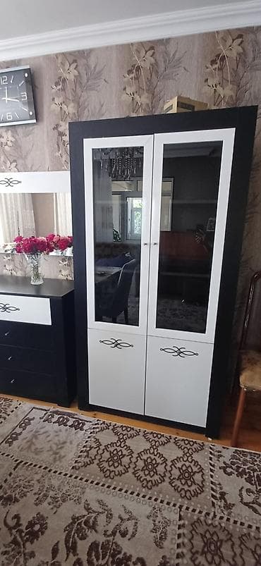 Qonaq otağı mebel dəsti Tərkibi: - İki qapılı vitrin şkaf: yuxarı — 2