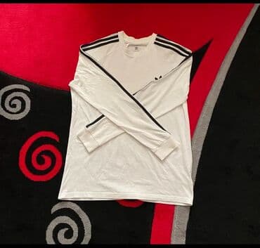 sekilli koynekler: Kişi Paltarları Satılır. 1 şəkil: razmer 44-46 (S-M); 8 AZN. 2 şəkil — 2