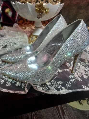 4xl nece razmerdi: Tuflilər, Ölçü: 40, rəng - Gümüşü, Yeni — 1
