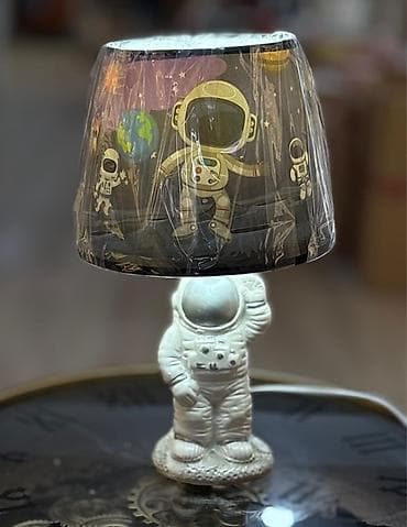 stolüstü işıq: Uşaq otağı üçün “astronavt” mövzulu masa lampası - Dizayn: Keramika — 2