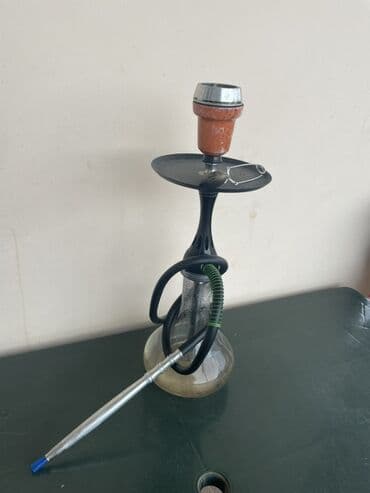 Nərgilə dəsti - Şüşə kolba: enli dibli, şəffaf. - Gövdə: mat qara