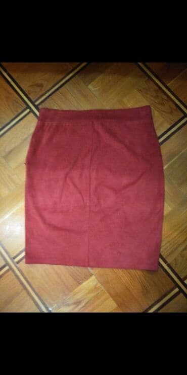 İnformatika: Ətəklər. Razmerleri S. Hər biri 4 Azn. Yeni kimidi. Metro daxili — 2