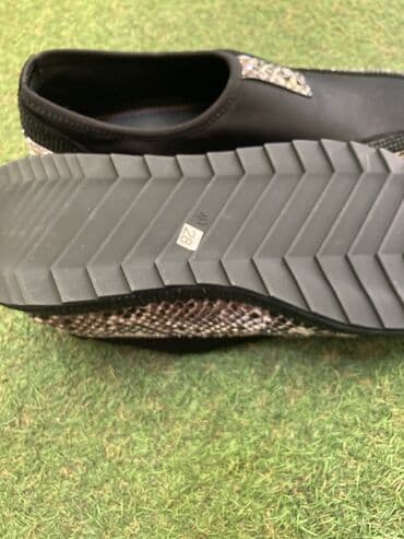 brend ayaqqabılar: Qadın slip-on ayaqqabı - Rəng: qara, ilan dərisi naxışlı detallarla - — 4