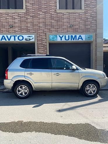 Hyundai Tucson: 2 l | 2008 il Krossover