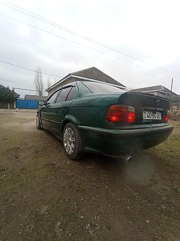 bmw x6 35i xdrive: BMW 3 series: 2 l | 1993 il Sedan — 5