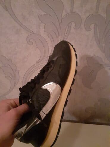 is ayaqqabisi: Gencede satilir unisex orginal Qara rəngdə idman ayaqqabısı – Nike Air — 2