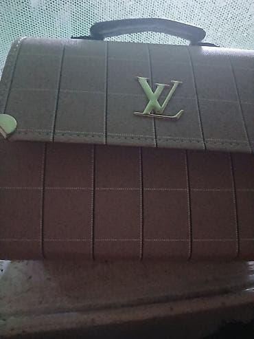 Çantalar: Əl çantası, Louis Vuitton — 1