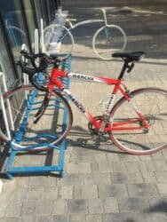 yığılan velosipedlər: Belçika brend merckx velosipedi. Yüngül amma keyfiyyətli karbon gövdə( — 5