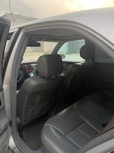 mercedes e 2: Mercedes-Benz 320: 3.2 l | 2001 il Sedan — 8