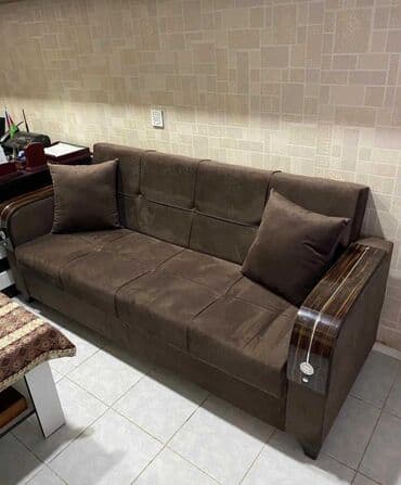 paletlərdən ibarət divan: Divan — 1