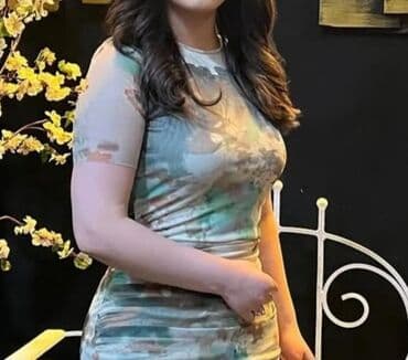 Qadın paltarı – bədənə oturan, qısaqol, elastik. - Model: dar