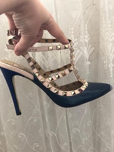 ayaggabı: Məhsul: Qadın yüksək daban ayaqqabısı – T‑strap, stud detallı - — 1