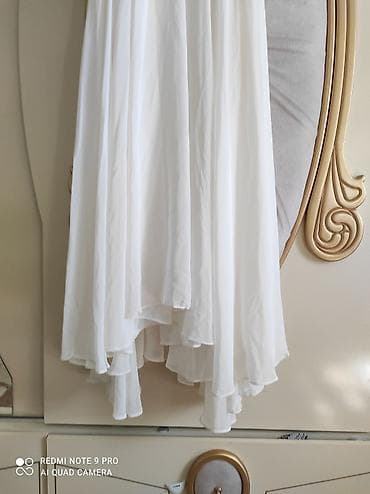 sade toy geyimleri: Ağ rəngdə zərif uzun don - Stil: Klassik və zərif, minimalistik — 2