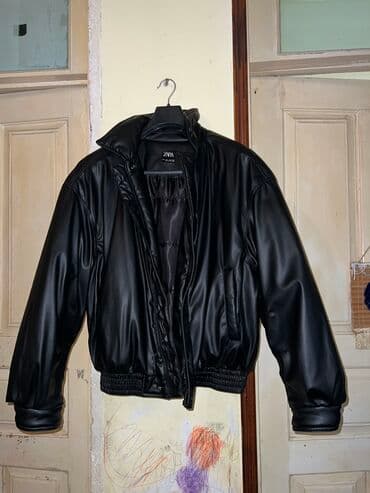 демисезонные кожаные мужские куртки: Zara Kurtka (179 Azn’ə yeni alınıb cəmi 2 dəfə geyinilib, Razmeri — 1