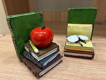 Dekorativ kitab tutucu birlikde 20 azn biri 12 manat — 1