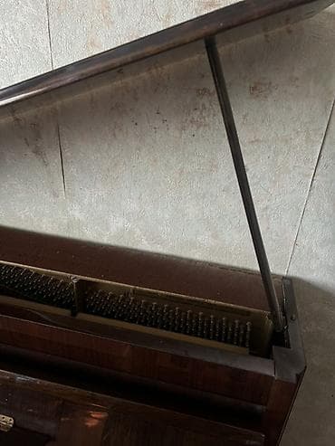 klarnet satilir: 🎹 Satılır – Weinbach piano (1980-ci il, Çexoslovakiya istehsalı) Əsl — 6