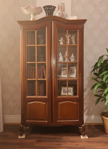 Manekenlər: Şüşəli dolab vitrini, İşlənmiş — 1