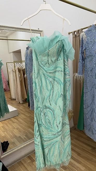 atlas kofta: Zərif mint rəngində ziyafət/gecə geyimi. - Model: asimmetrik kəsimli — 2