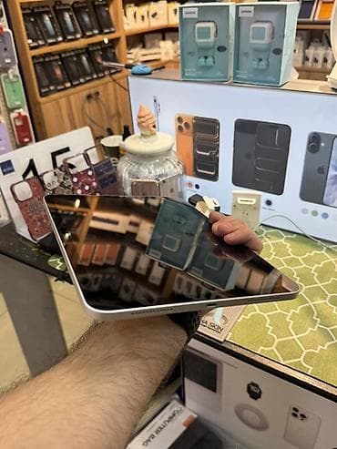 ipad 12: IPad 10 / 64GB / Silver Ideal veziyyetdedi. Seliqeli ishlenib — 7