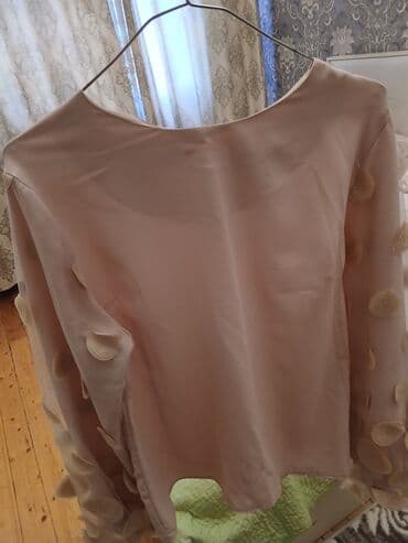 bit mojet parfum: Zərif qadın bluzası – açıq pudra rəngi. - Parça: ipək effekti verən — 1