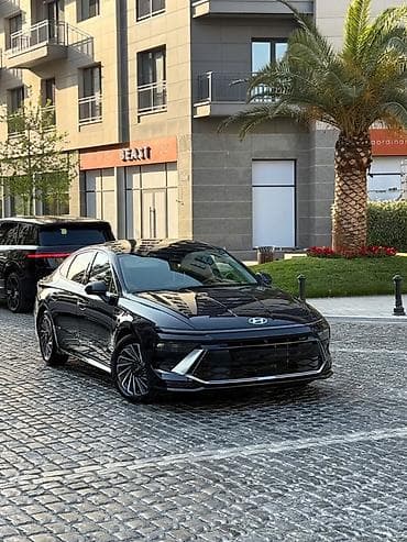 şuşe: Hyundai Sonata – xamelion rəngi yeni nəsil fastback dizaynlı sedan — 2