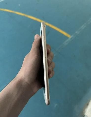 tecno spark silim: IPhone 8 Plus, 64 GB, Qızılı, Simsiz şarj — 2