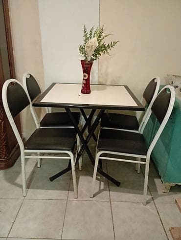 stranger things stend: Mətbəx/dining dəsti – 1 stol + 4 stul - Dizayn: kvadrat formalı stol — 1