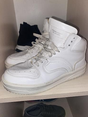 Səndəl və şəp-şüplər: Bershka ağ rəngli yüksək boğazlı snikerlər - Brend: Bershka - Model — 1