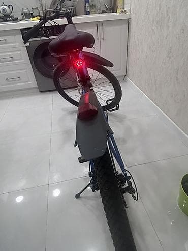 velosiped 30: Dağ tipli velosiped – mavi rəng, yüngül alüminium gövdə ilə — 3
