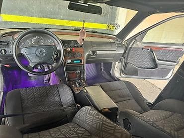 jiquli matoru: Mercedes-Benz C-Class: 1.8 l | 1994 il Sedan — 4