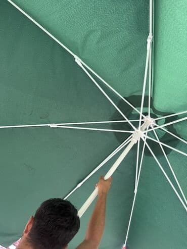 kafe ucun zontikler: Yaşıl rəngli çətir, açıq havada istifadə üçün nəzərdə tutulmuşdur — 1