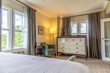 ulduz metrosu: Global Hotel Baku Ekonom 1 nəfərlik otaq - 35 Azn ekonom 2 nəfərlik — 1