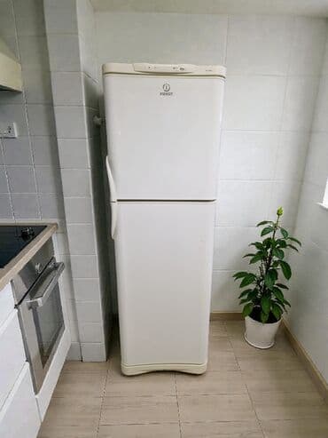 tikiş maşını satılır: İşlənmiş 2 qapılı Indesit Soyuducu Satılır, rəng - Ağ, Təkərli — 5