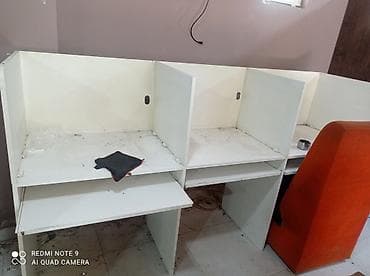 стол трюмо: Ofis üçün 3 yerlik işçi masası (kabinli) - Material: ağ rəngli — 1