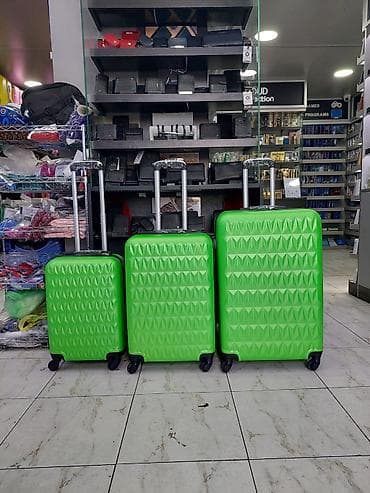 Çamadanlar: Yol çamadanı dəsti – 3 ədəd - Rəng: parlaq yaşıl - Korpus: sərt — 1