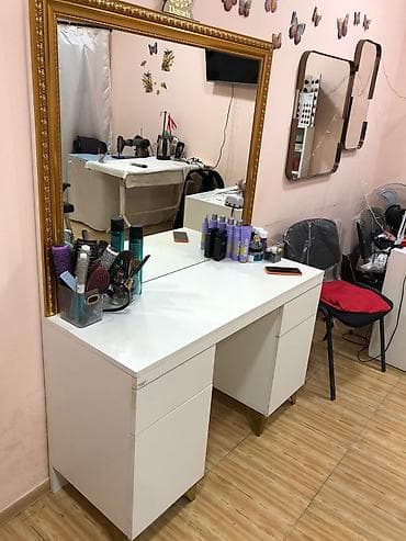 kalcuk stollar: Makiyaj üçün masa, Güzgülü — 5