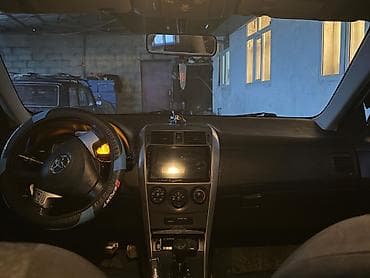 toyota corolla furqon: Toyota Corolla (E140), ağ rəng, sedan gövdə. Xarici: - Orijinal — 3