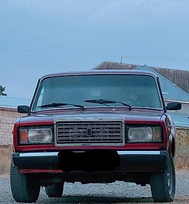 2107 faralari: VAZ 2107 sedan - Kuzov: bordovı rəng, 4 qapı, klassik xətləri ilə — 1