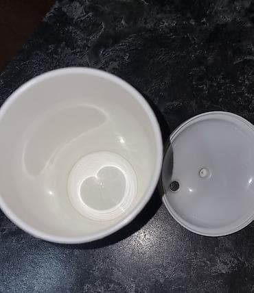 qaradağ daşı: Uşaq üçün burunlu içmə stəkani - Mövzu: Yeni il dizaynı, qırmızı fon — 3