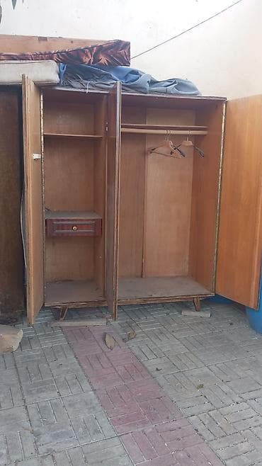 3 qapılı, Siyirməli, Qəhvəyi, Taxta, Açılan, Düz dolab