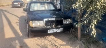 Mercedes-Benz sedan, W201 “190” seriyası. Qara rəng, 4 qapı, arxa — 1