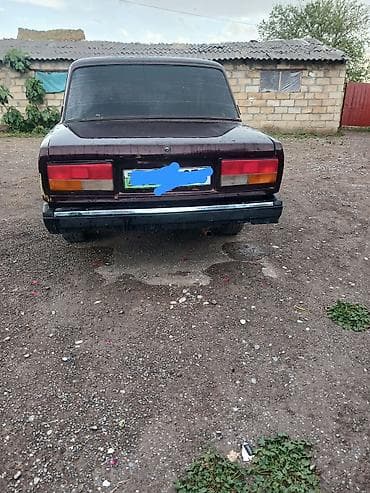 arxa panel: VAZ 2107 sedan - Korpus: klassik 4 qapılı sedan, tünd bənövşəyi/bordo — 1