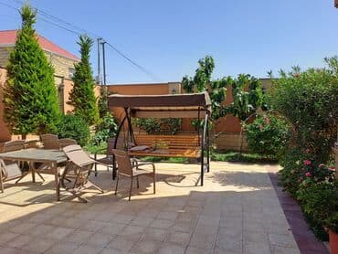 razin stansiyasi: Ev iki mərtəbəlidir və geniş həyəti var. Həyətdə açıq havada oturmaq — 16