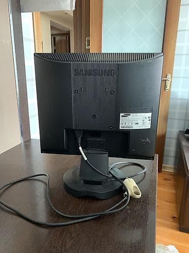 istemmis komputer: Samsung SyncMaster 720N LCD monitor - Ekran ölçüsü: 17 düym (5:4 — 2