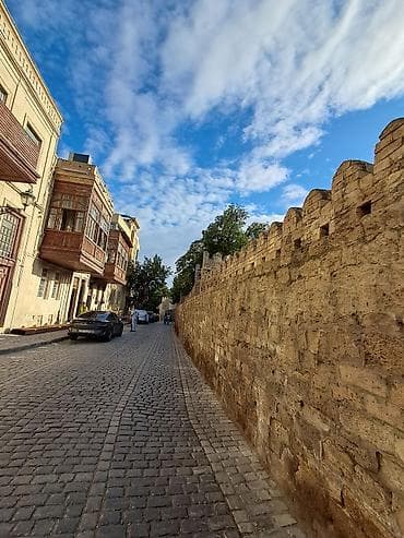 memar ecemi kiraye: Salam əleykum. İçərişəhər metrosuna yaxin, Qala divarlarından içəridə — 2