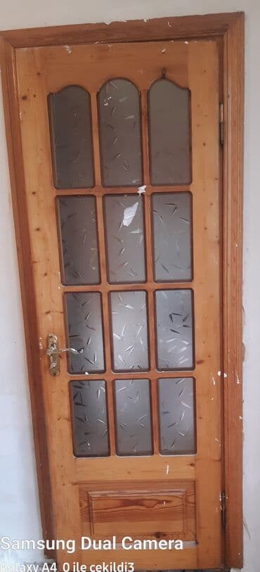 Taxta şüşəli otaq qapısı - Material: təbii ağac karkas, şüşə