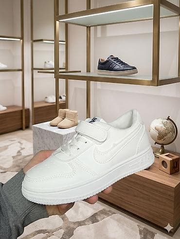 Uşaq üçün ağ idman ayaqqabısı - Model: klassik low-top kəsim