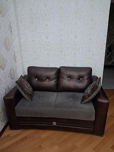 divan desti: Klassik üslubda qonaq otağı mebel dəsti Tərkibi: - Vitrin şkaf: şüşə — 5