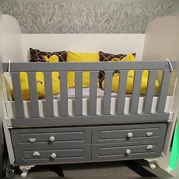 Oğlan və qız üçün, Dördbucaq, Beşik, Dəstsiz, Matras ilə, Yellənmə mexanizmsiz