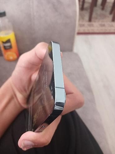 hdmi to av: IPhone 13 Pro, Sierra Blue, Face ID — 8